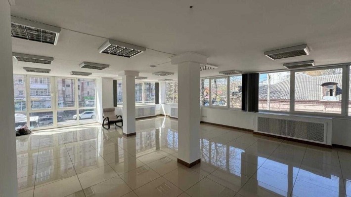 Оренда приміщення з панорамними вікнами, Центр - фото 1