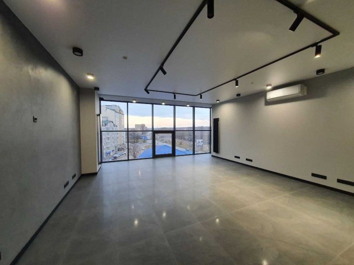 Оренда офісу 185 м2 в бізнес-центрі в Івано-Франківську! - фото 1