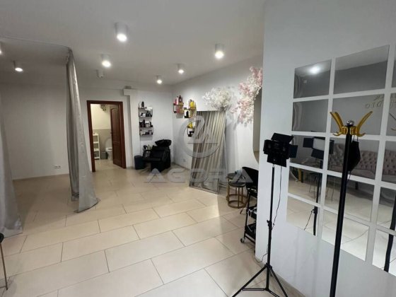 ## Простір, що працює на ваш успіх — вул. Довженка 35 Івано-Франківськ