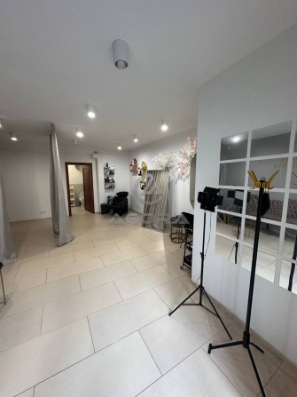 ## Простір, що працює на ваш успіх — вул. Довженка 35 - фото 1