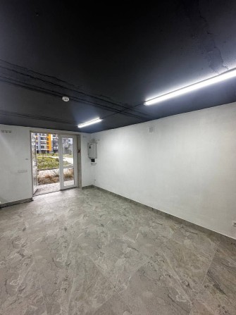 Оренда фасадного офісу 42 м2 в ЖК закритого типу - фото 1