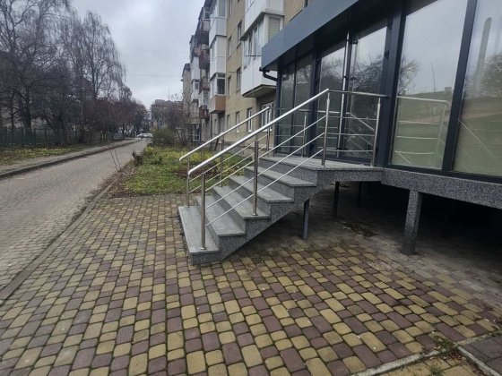 Оренда фасадного комерційного приміщення по пр. Волі Луцк
