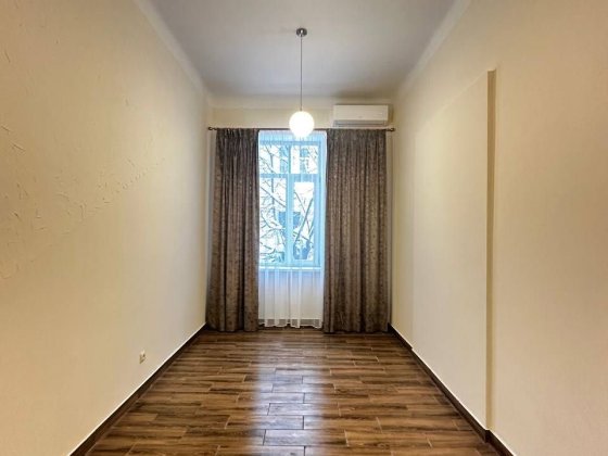 Оренда фасадного офісу 20 м2 в центрі міста Івано-Франківськ