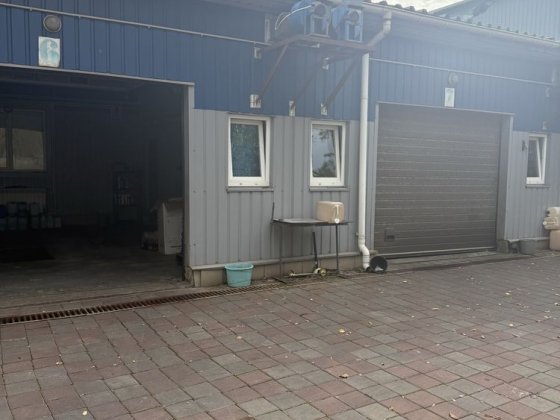 Здаю  два бокси під СТО або автомийку