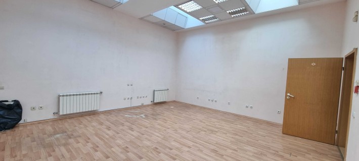 Світло є. Оренда приміщення зуп. Героїв України в будівлі "КРЕБО" - фото 1