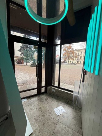Фасадне приміщення 35м² біля “Сотки” — оренда у центрі міста - фото 1