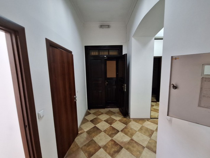 1 поверх в центрі  пл.83 кв.м ,  4 кабінети - фото 1