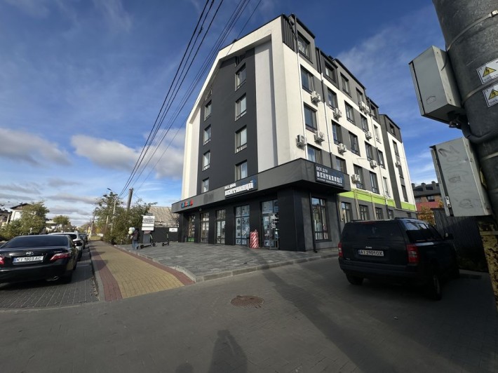 Здам приміщення в центрі Ірпеня ! Фасад 12 000 грн . - фото 1