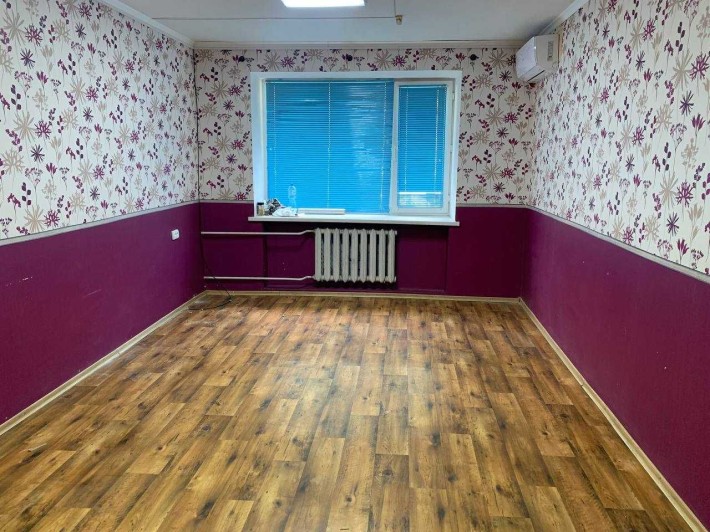 Офіс з окремим входом та парковкою - готовий до оренди в центрі міста - фото 1