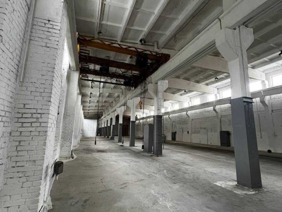 Здається в оренду виробничо-складське приміщення – 1370 м² Луцк