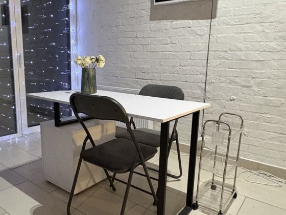 Здається в оренду місце в студіі ЖК Яровиця 2500 грн+комунальні Луцьк