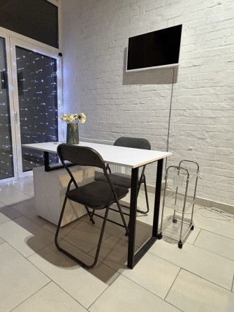 Здається в оренду місце в студіі ЖК Яровиця 2500 грн+комунальні - фото 1