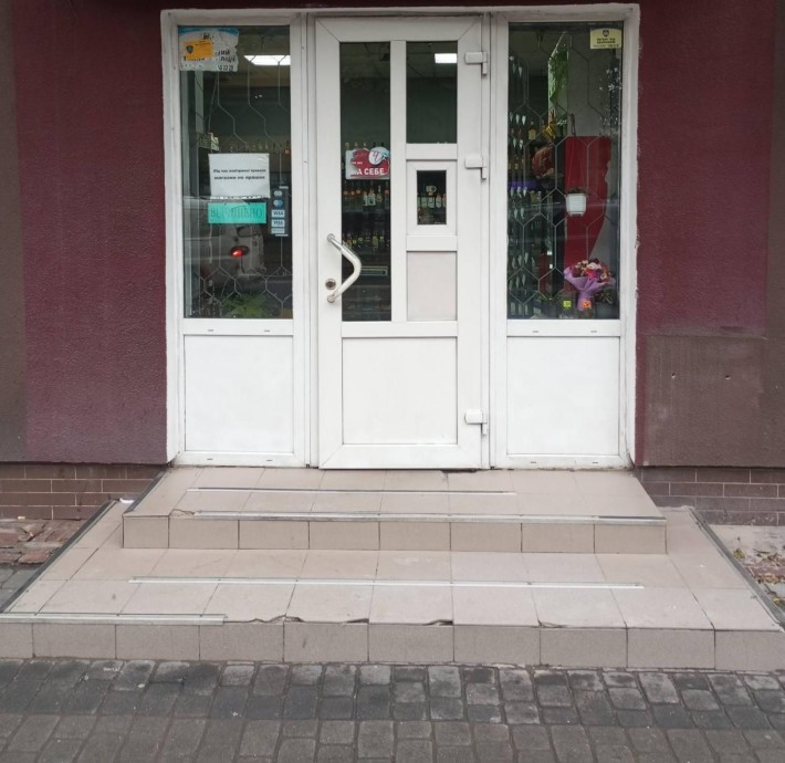 Оренда фасадного  приміщення по вул. Галицькій - фото 1