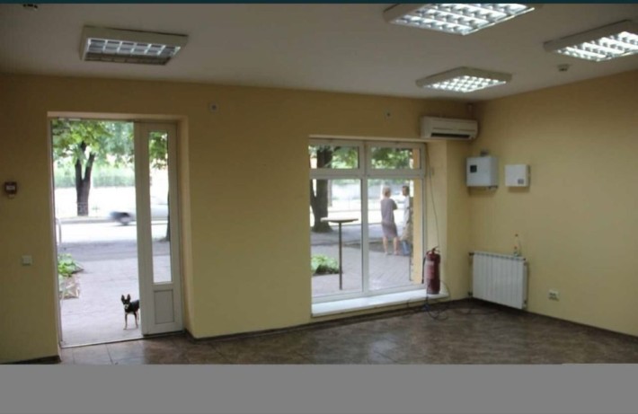 Здам 30 кв.приміщення на червоній біля вокзалу та нової пошти - фото 1