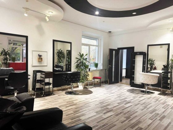 Діючий бізнес ǀ Салон краси - Перукарня з меблями, центр, Чорновола Ивано-Франковск