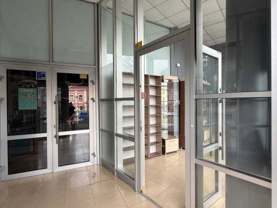 Оренда ком. приміщення 9 м2 вул Незалежності центр міста Фасадне Івано-Франківськ