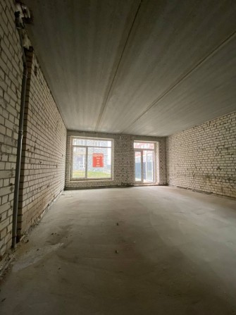 Фасадне приміщення в "Молодості" ясній 60 м.кв. - фото 1
