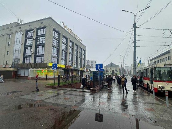 ЦЕНТР 44м2 Здам ФАСАДНЕ приміщення біля Зупинки ЦУМу за ХОРОШОЮ Ціною Ровно