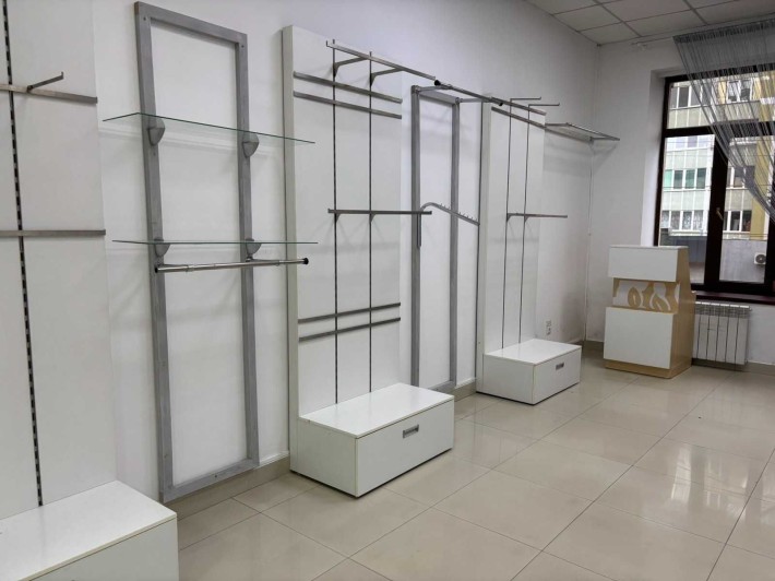 В оренду торгова площа 26 кв.м. в ТОЦ "Премьєр", (вул. Cоборна 94) - фото 1