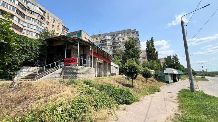 Фасадне приміщення 487м² + тераса, ідеально для торгівлі і автобізнесу - фото 1