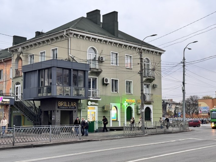 Оренда 84 кв м в центрі на перехресті Соборна-Чорновола - фото 1