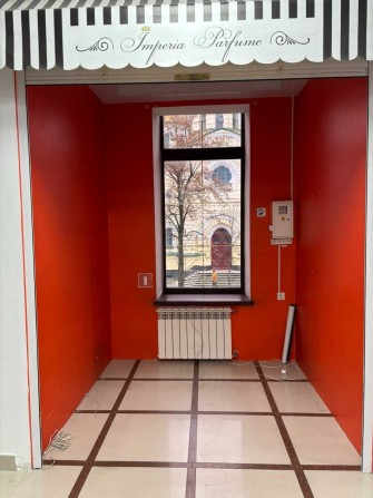 В оренду торгова площа 5 кв.м. в ТОЦ "Премьєр", (вул. Cоборна 94) - фото 1