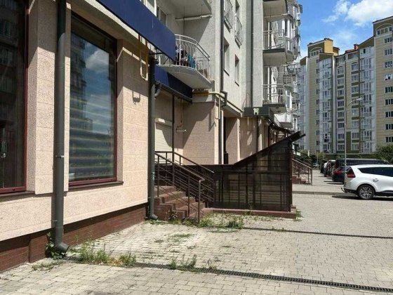 Здається в оренду торгово-офісне приміщення, вул. Івасюка 7 Івано-Франківськ