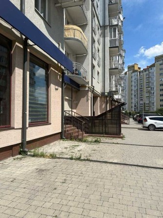 Здається в оренду торгово-офісне приміщення, вул. Івасюка 7 - фото 1