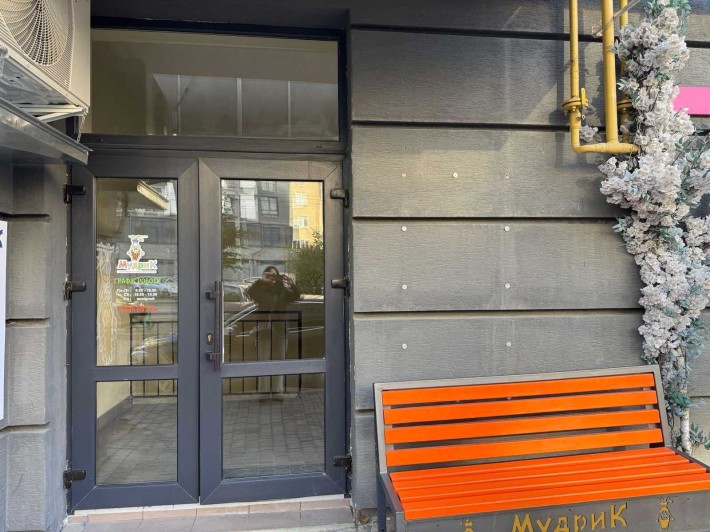 Оренда комерційного приміщення — вул. Пасічна - фото 1