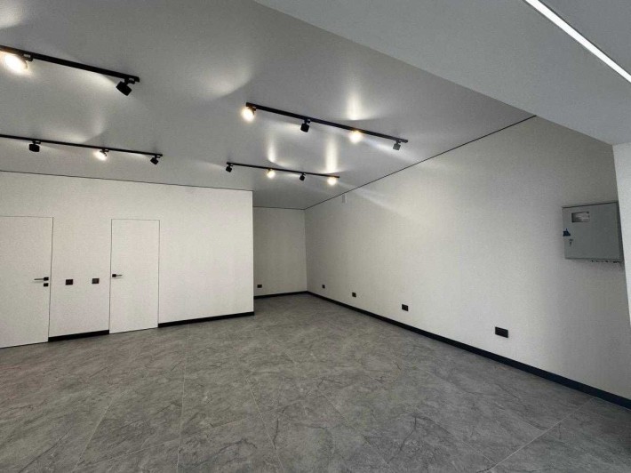 Оренда приміщення з панорамними вікнами в ЖК Княгинин, 1 поверх - фото 1