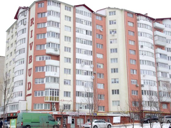 Торгово-офісне приміщення 80 кв.м 1 поверх Дем'янчука 1А Ровно