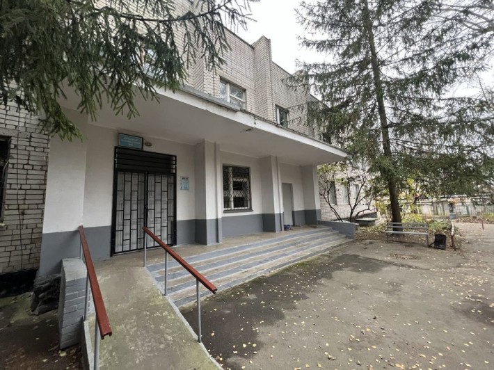 Оренда 2 приміщ.: 30.4 м. кв./12.9 м.кв., Центр, вул. Відінська, 40А, - фото 1