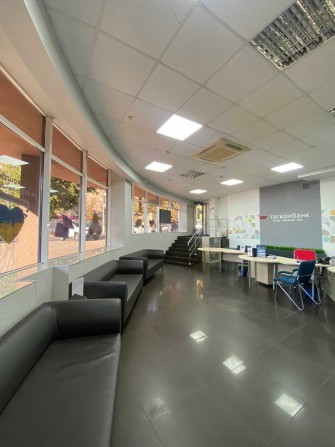 Оренда фасадного приміщення в центрі міста по вул. Лермонтова, 2 - фото 1