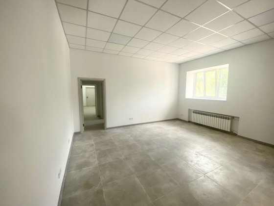 Здається фасадне приміщення поблизу центру міста Ровно