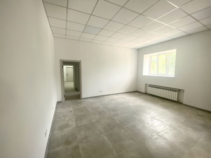 Здається фасадне приміщення поблизу центру міста - фото 1