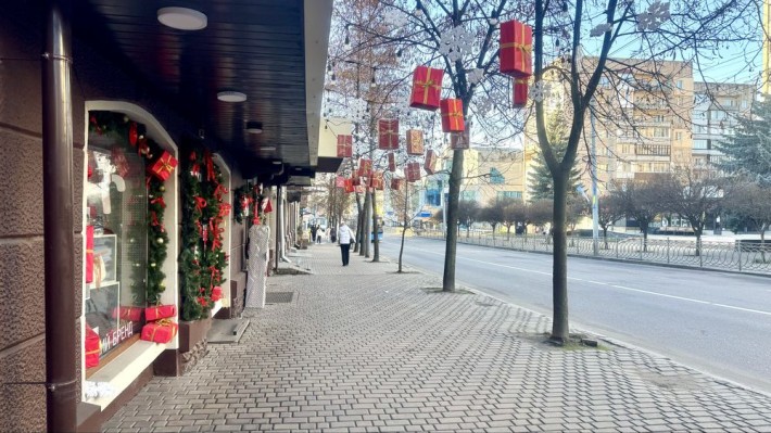 Оренда фасадного приміщення в центрі міста біля ЦУМу - фото 1