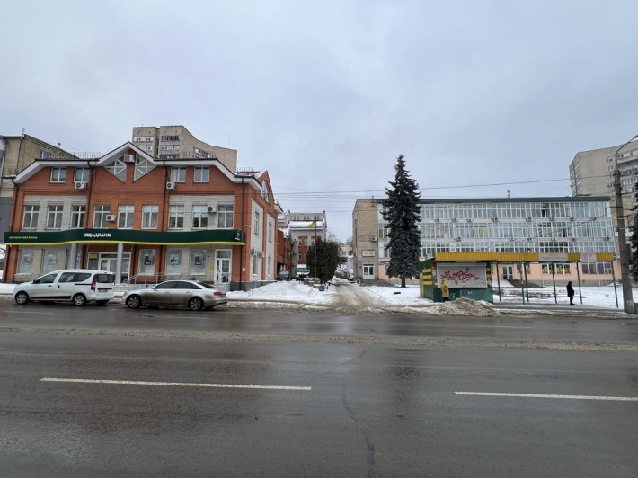 Британская ( Горького 30) Возле Ощадбанка и дома быта - фото 1