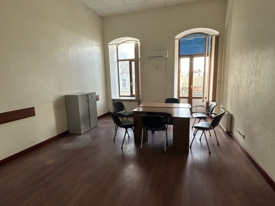 Здам 2 кабінети на Соборній . Суми