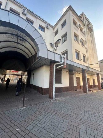 ОРЕНДА ПРИМІЩЕННЯ В ЦЕНТРІ МІСТА — вул. Галицька, 7 (під “Рошен”) - фото 1