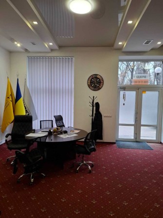 Оренда фасадного приміщення в самому центрі! 98м2 . - фото 1