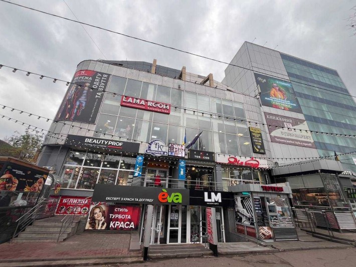 Здається унікальна будівля в самому серці міста! - фото 1
