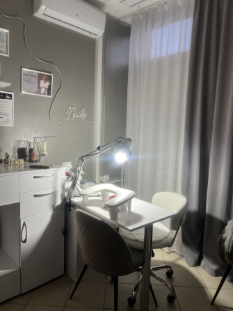 місце для майстра манікюру - фото 1