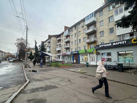 Пр. Миру 44м2 Здам ФАСАДНЕ приміщення з АКТИВНИМ Трафіком біля Зупинки Рівне