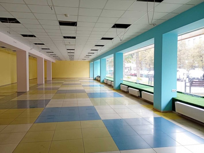 Центр міста! Торгове приміщення зі стоянкою, 430 кв.м., вул.Галицька - фото 1