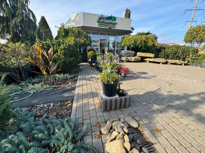 Київське Шосе 1-Б (біля METRO) офісна будівля 100 м2 з ділянкою 35 сот - фото 1