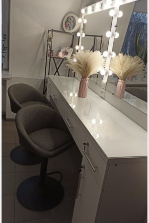 Оренда візажний стол для візажистів/бровіст/майстр по зачіскам/ ламі - фото 1
