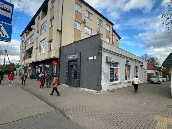 Б Хмельницького 182м2 Здам приміщеня з Ділянкою Парковкою біля ЗУПИНКИ Ровно