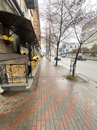 Оренда фасадного приміщення в центрі - фото 1