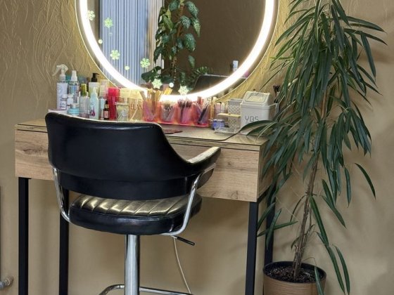 Робоче місце бровіста візажиста