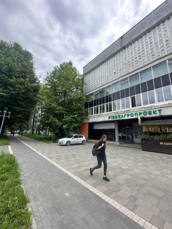 ЦЕНТР 96м2 Здам приміщення з АКТИВНИМ Трафіком та Парковкою - фото 1